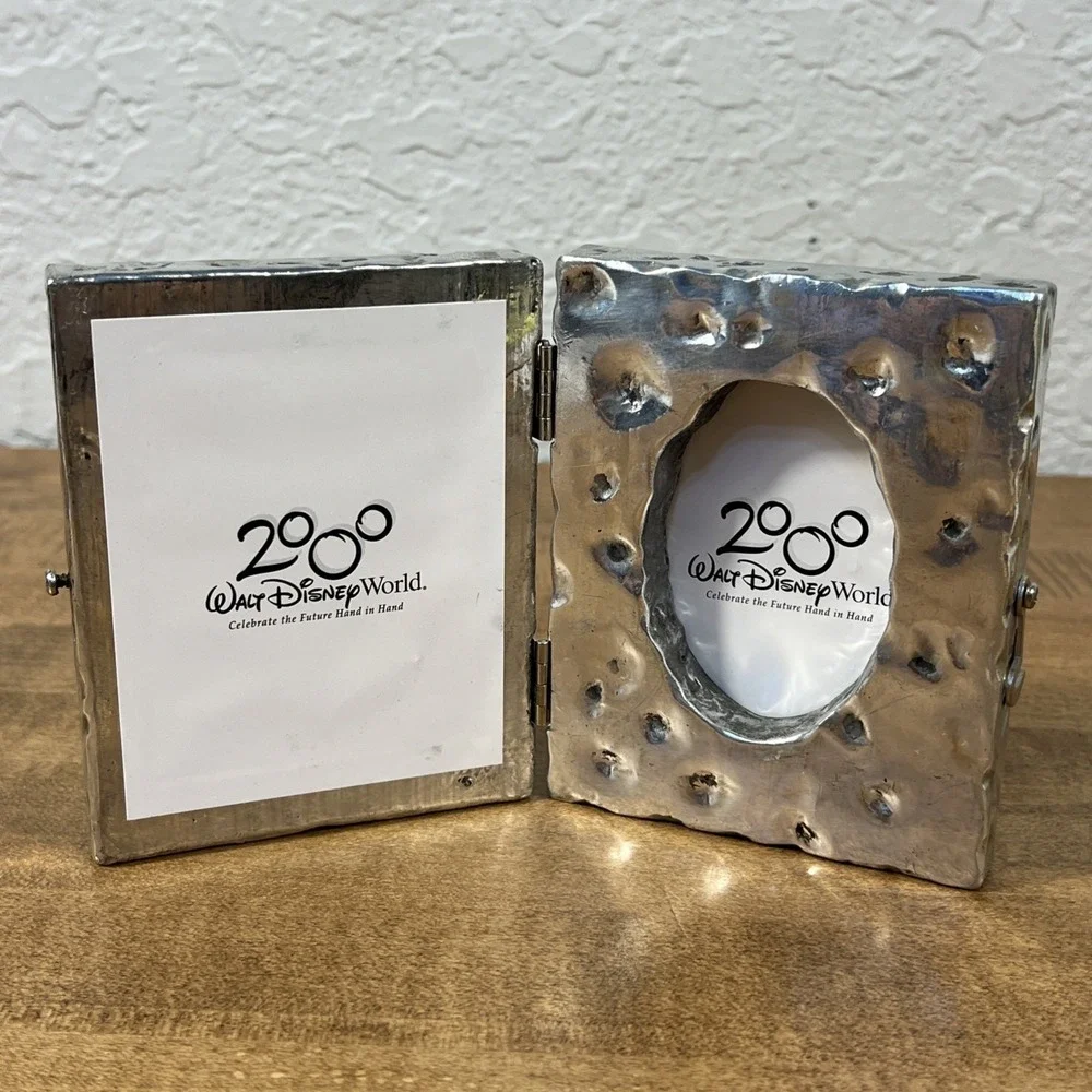Disney World 2000 Spaceship Earth Silver 3D Picture Photo Frame
